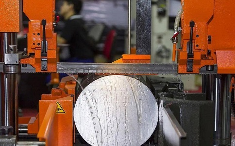 德昌立式金属带锯床切削出现跑带故障解决方法！